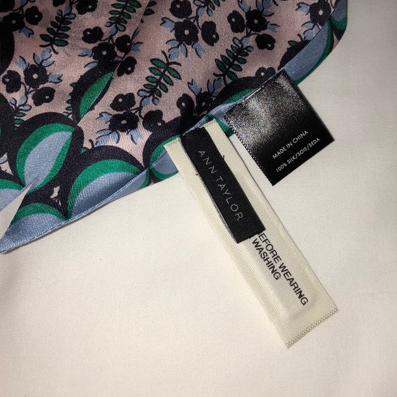 BRAND NEW ANN TAYLOR 100% SILK SCARF - Picture 6 of 8